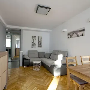 Apartament Aleja 3 Maja 7b By Homeprime, Warszawa